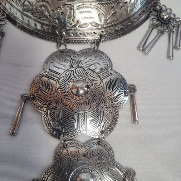 Vintage Hmong Miao Silver Metal Ceremonial  Etched Elephant Collar Necklace - Picture 6 of 11